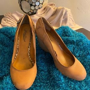 Lucky brand closed toe brown leather wedges sz 8m